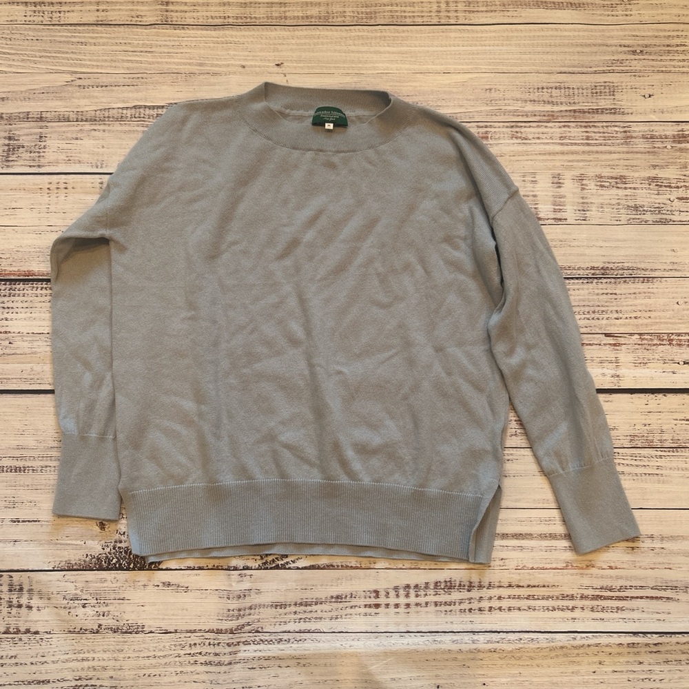 Classic Men's Crewneck Sweater in Gray